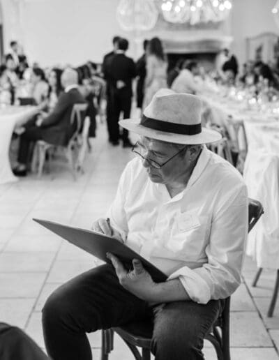 Vincent Rif, dessinateur de mariages lors d'une soirée de mariage en Provence, château Rasque à Taradeau