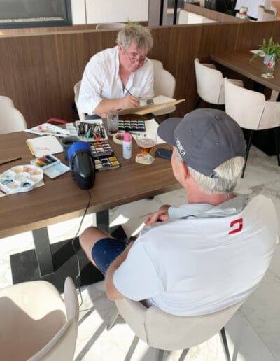 Vincent Rif en train de faire le portrait d'un golfeur