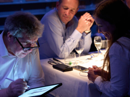 Bar à portraits pour événements d’entreprise et mariages | Portraitiste Bar à portraits pour événements d’entreprise et mariages | Portraitiste