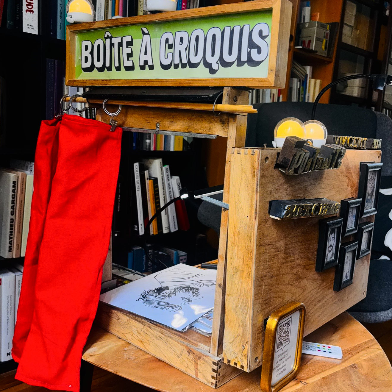 boite-a-croquis-portraits-rideaux vue avec rideau